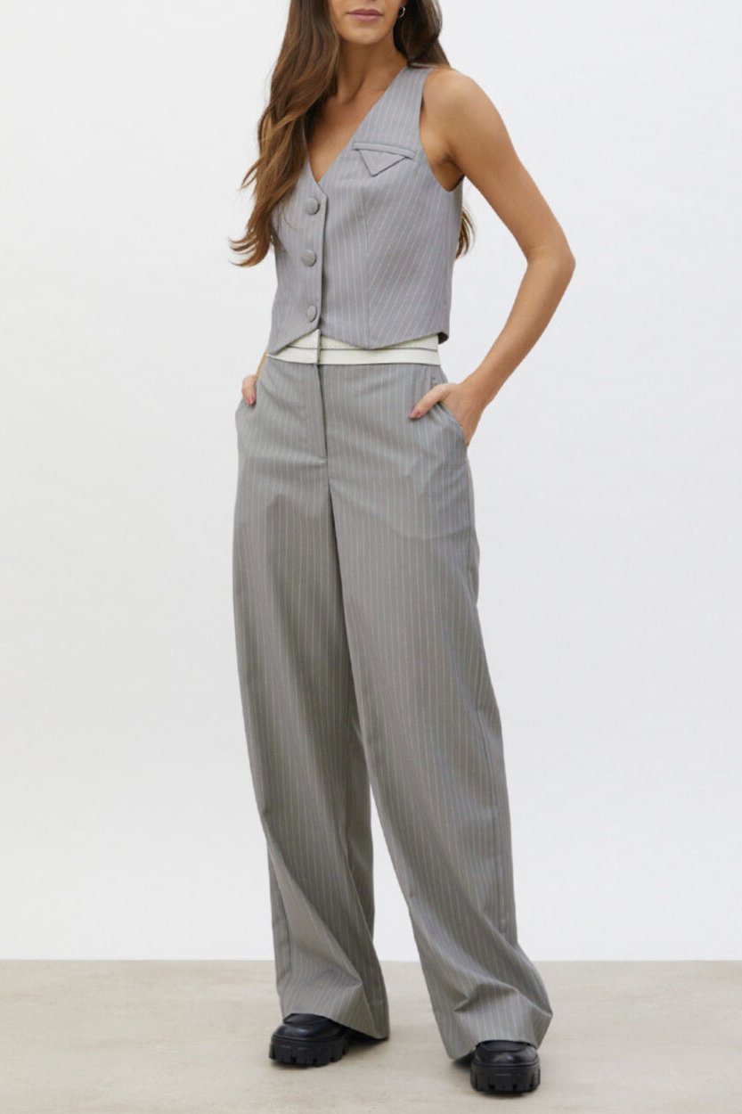 Calça Alfaiataria Risca Cinza
