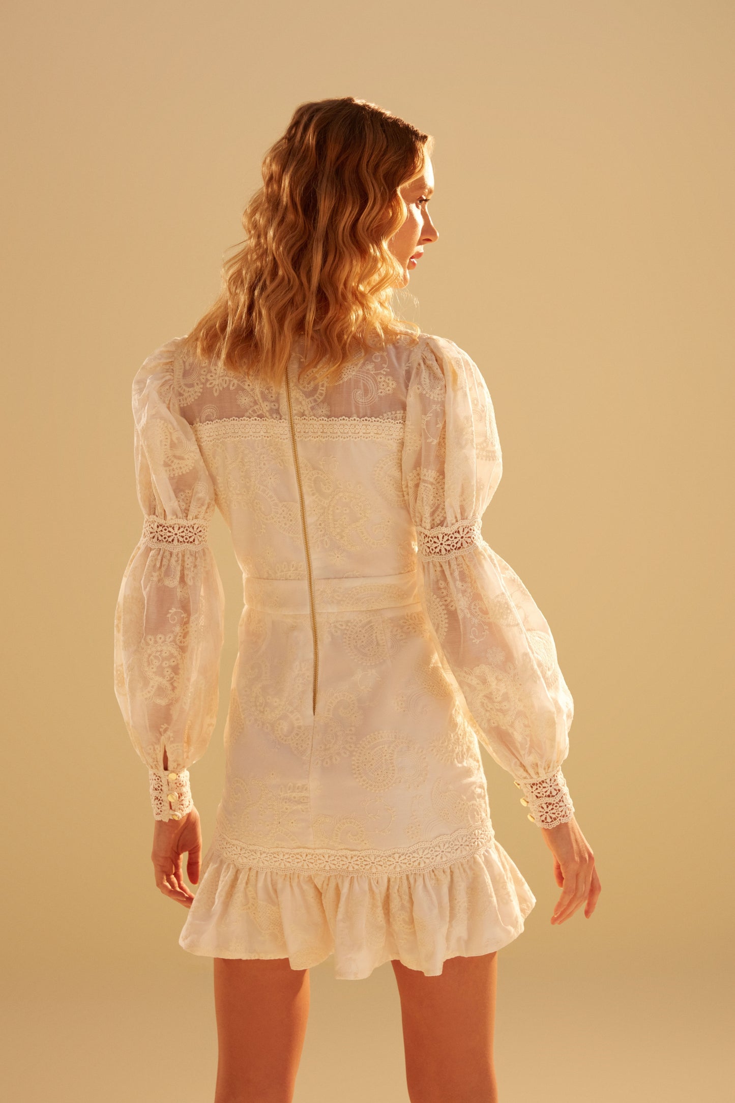 Vestido Cassia Curto Manga Longa Off White