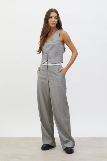 Calça Alfaiataria Risca Cinza