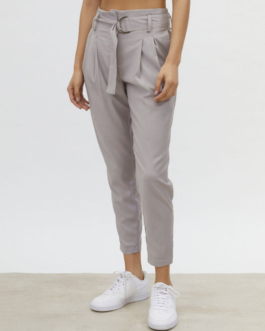 Calça Alfaiataria Fivela Cinza