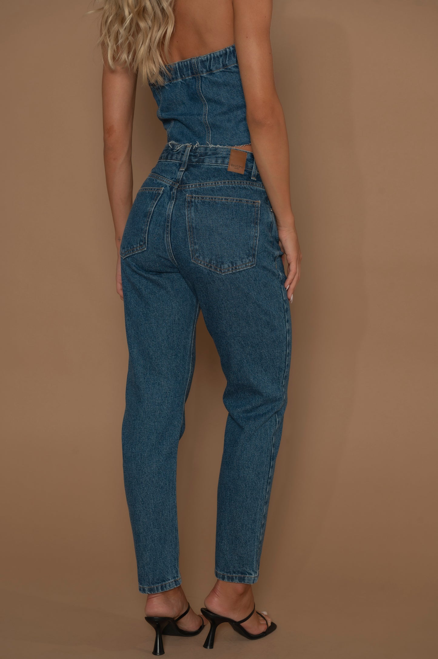 Calça Mom Jeans Escura